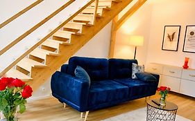 Przestronny ,piętrowy Apartment w centrum Kłodzka z darmowym parkingiem